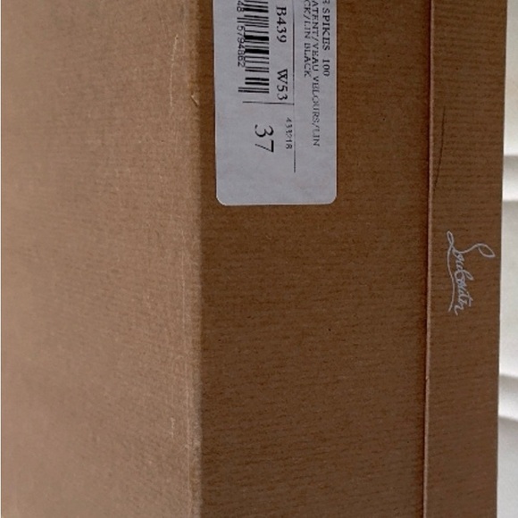 Red bottom ( like new) - Picture 8 of 11